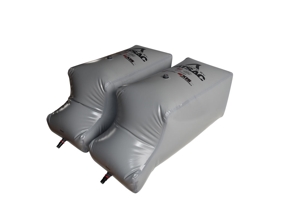 Two MALIBU PNP rear sacs (550 lbs) with black valves.